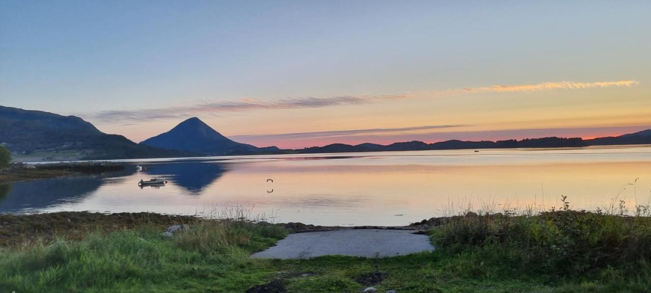 Rodseth Gardsovernatting Hytter Molde Exterior foto